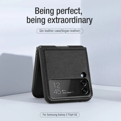 Funda de Cuero Vegano Nillkin Qin con Parante para Galaxy Z Flip 4 (2022) - Color Negro