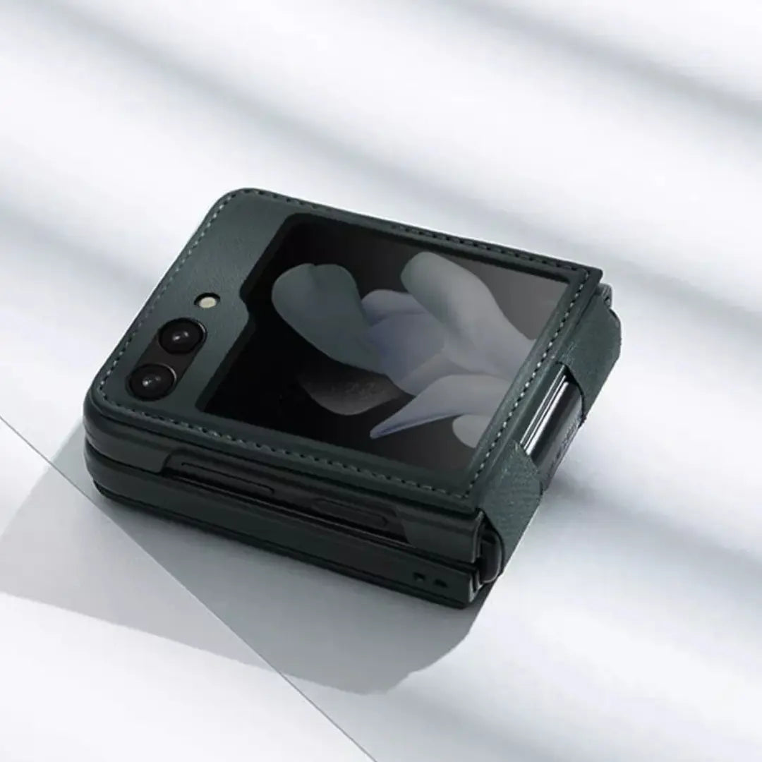 Funda de Cuero Vegano Nillkin Qin con Parante para Galaxy Z Flip 5 - Verde Olivo